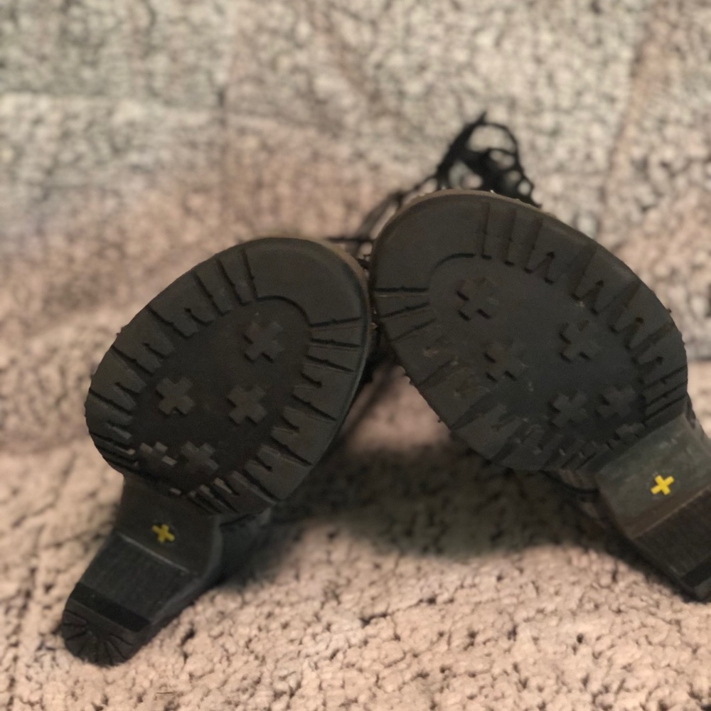 LETS SELL EM!!Dr. Martens DEE Lmtd! sz 7 US women’s LIMITED 14 eye - Picture 3 of 7